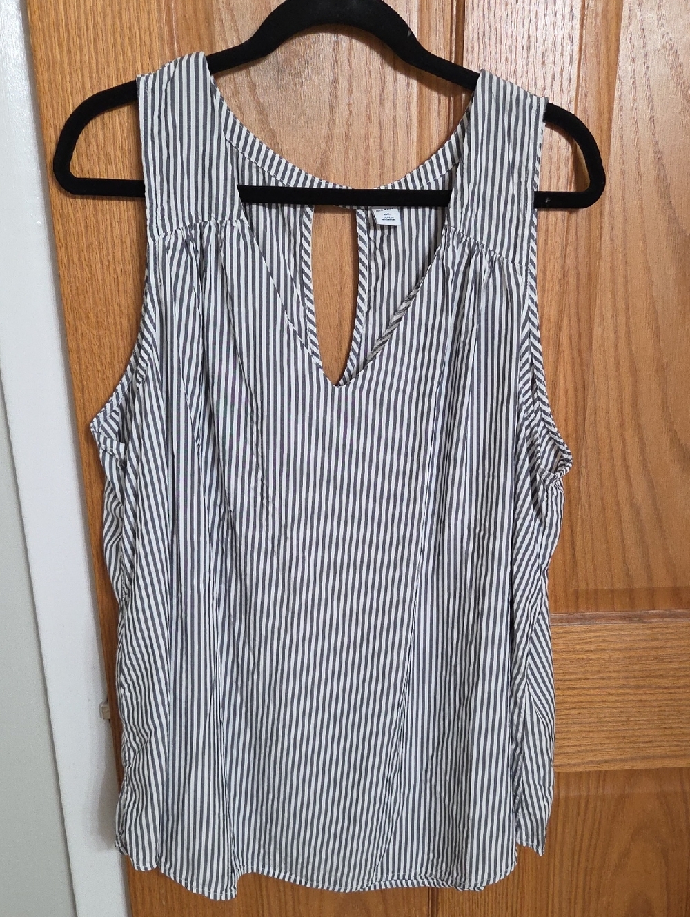 Old Navy Bluish Gray & White Striped V-Neck Sleeveless Blouse Top XXL